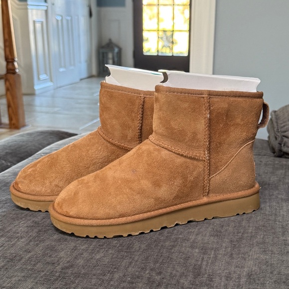 UGG Classic Mini Size 8 - Picture 5 of 13